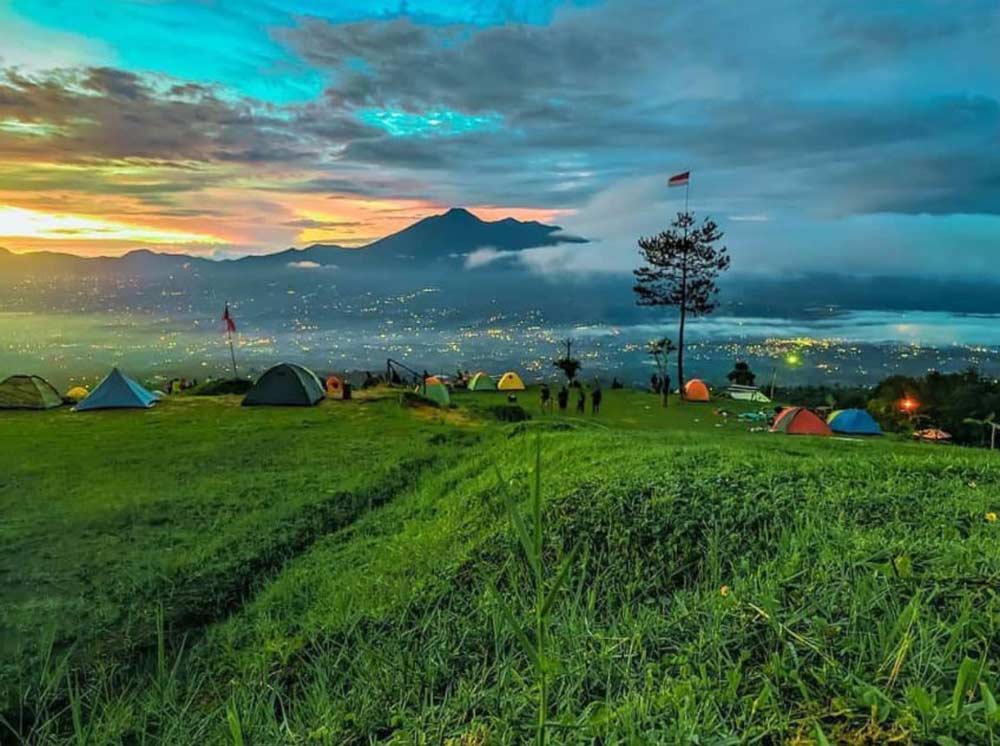 Rekreasi Camping Keluarga